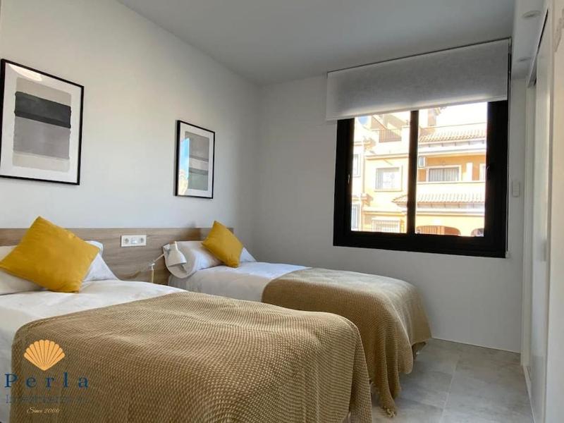 Beautiful new south facing bungalow with large terrace - image 13