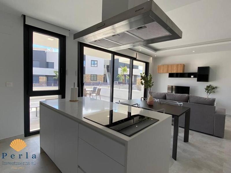 Beautiful new south facing bungalow with large terrace - image 15