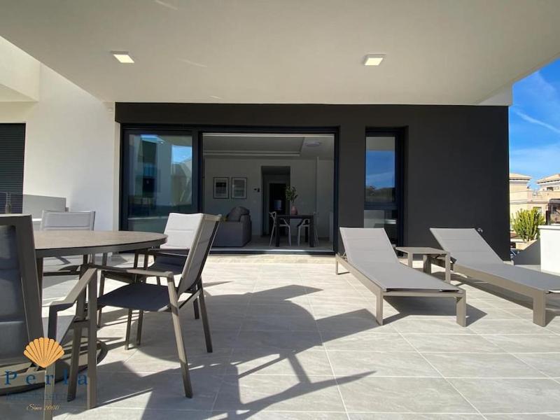 Beautiful new south facing bungalow with large terrace - image 7