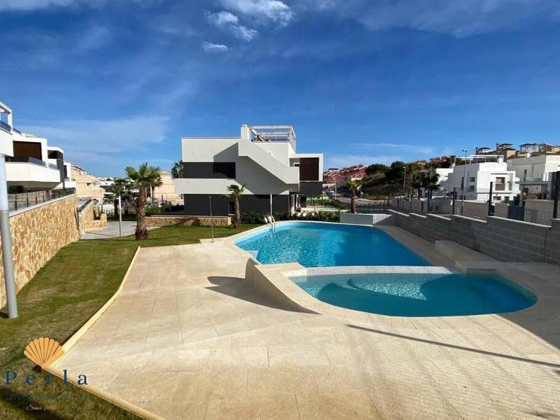 Beautiful new south facing bungalow with large terrace - image 9