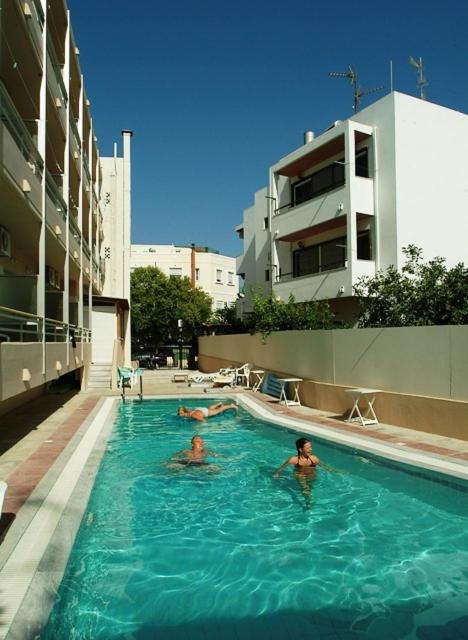 Theonia Hotel - image 1