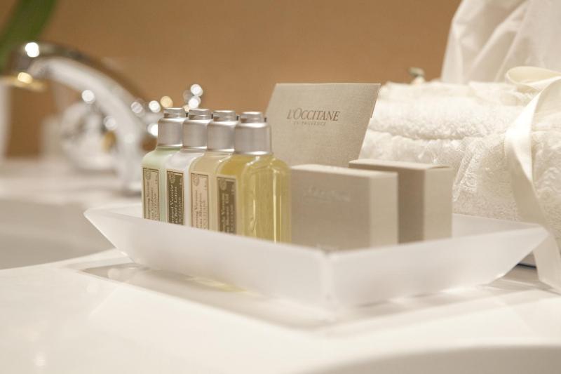 Luxury Suite with Terrace image 4