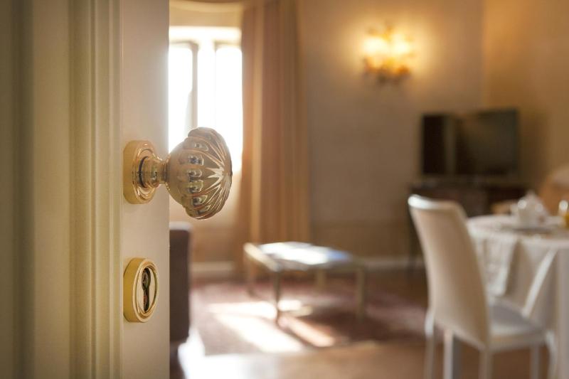 Executive Suite image 3