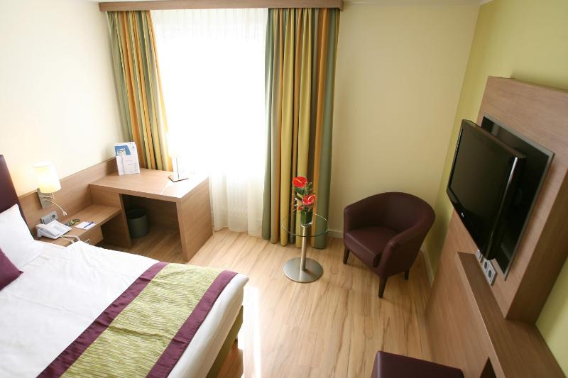 Classic Single Room image 3