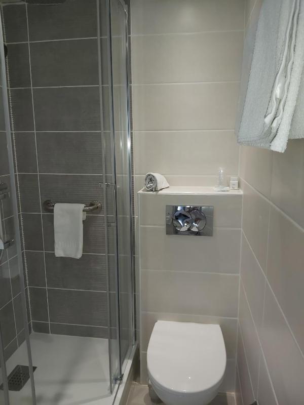 Budget Double Room image 4