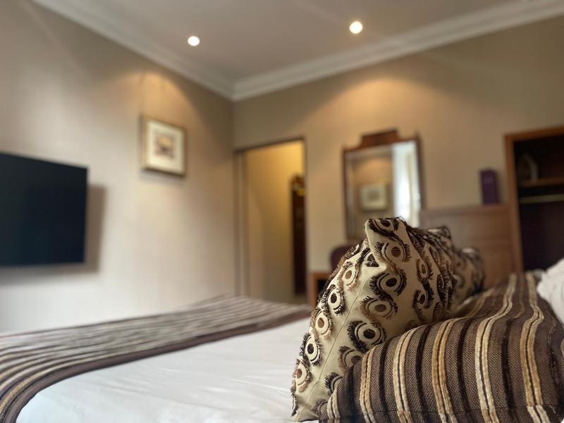 Standard Double Room image 4