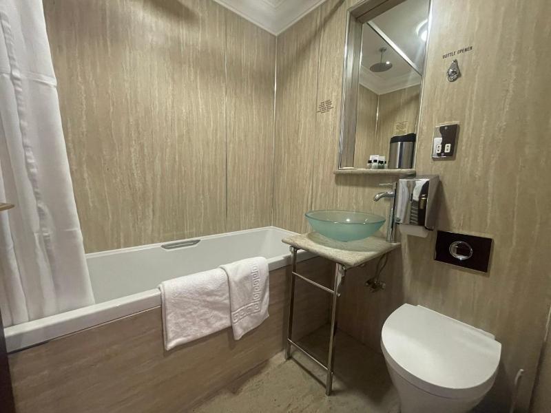Classic Twin Room image 1