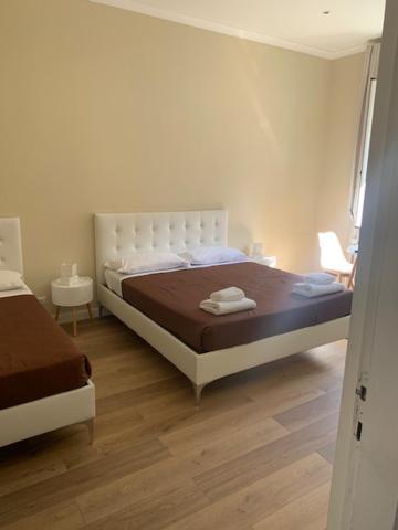 Large Double Room image 2