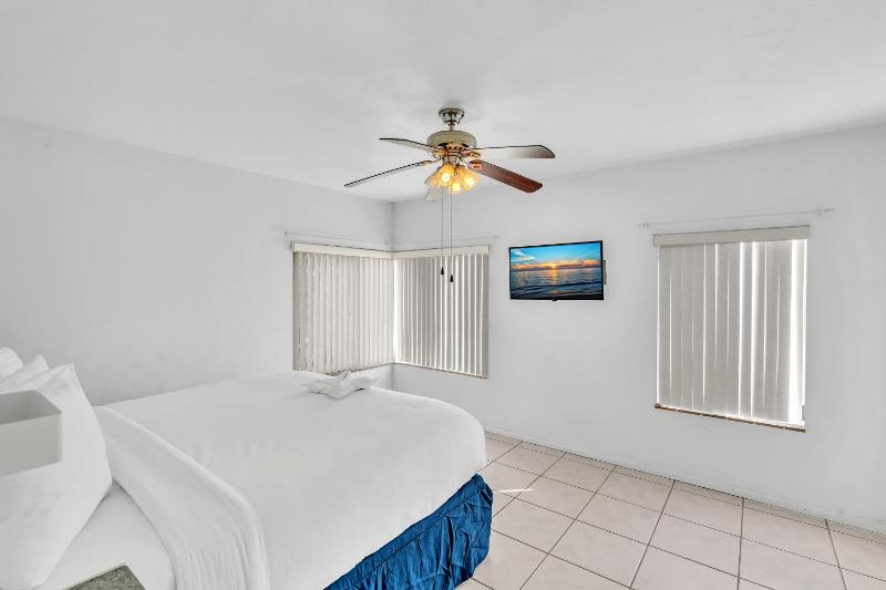 One-Bedroom Suite image 2