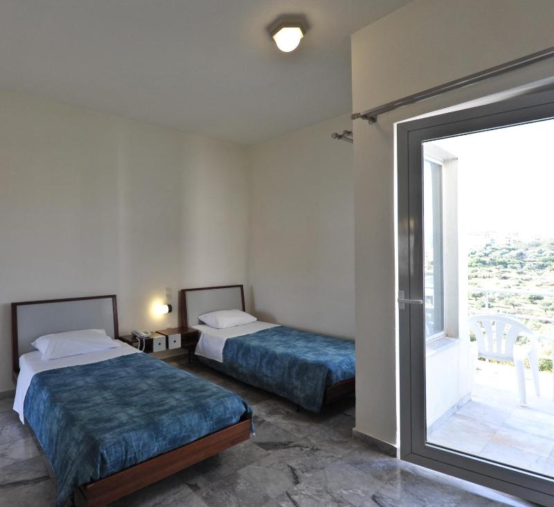 Twin Room image 2