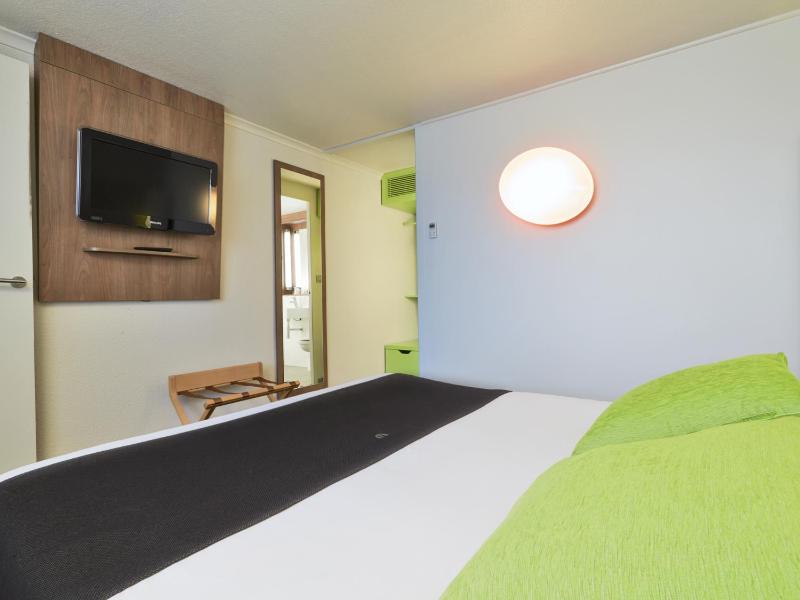 Triple Room with 1 Double Bed and 1 Single Bed image 3