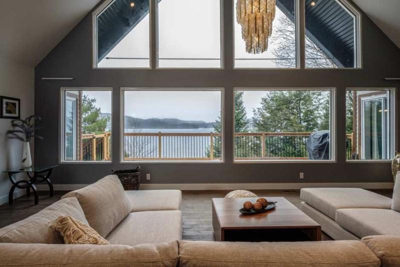 4bdrs Waterfront Chalet Wprivate Dock & Hot Tub Images
