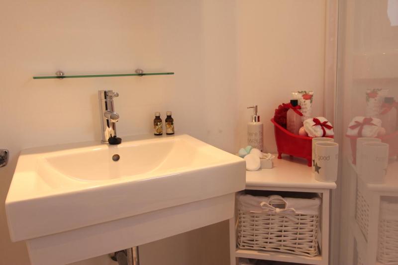 Studio Apartment image 2