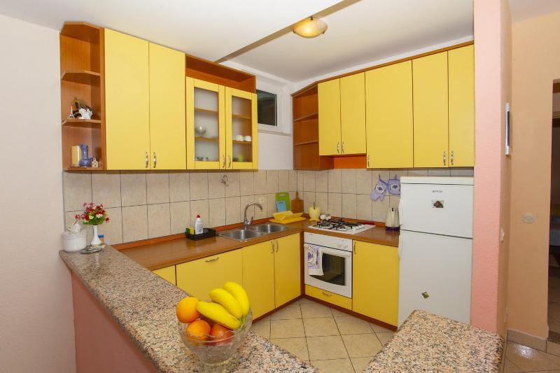 Apartments with parking space Makarska - 20626 - image 18