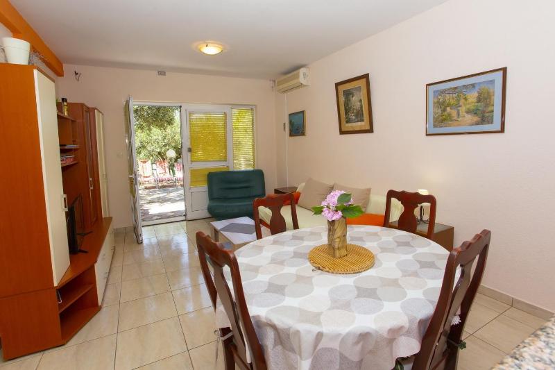 Apartments with parking space Makarska - 20626 - image 22