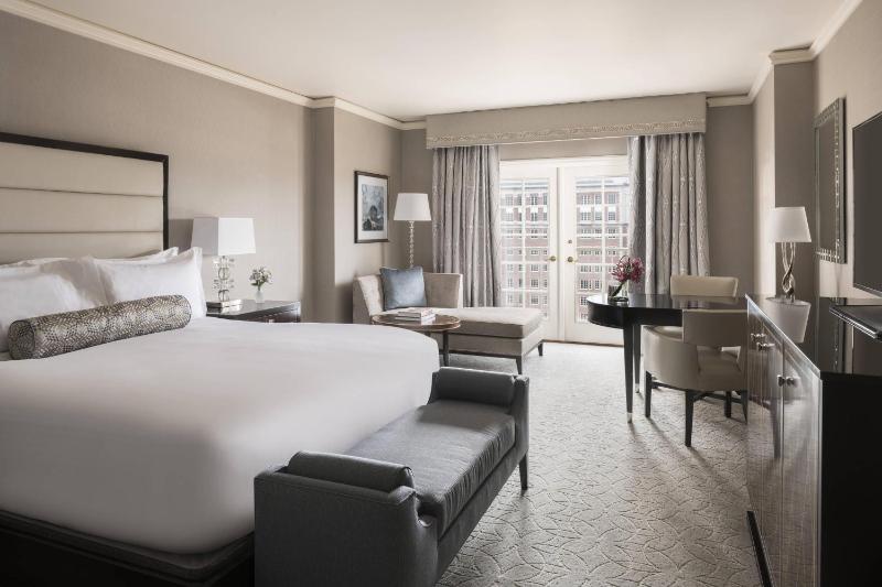 Deluxe, Guest room, 1 King Bed, Balcony image 3