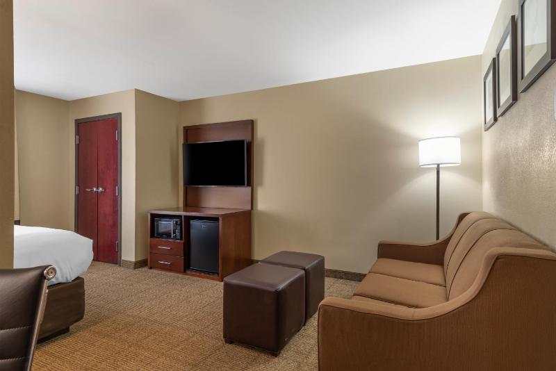 King Suite - Non-Smoking image 3
