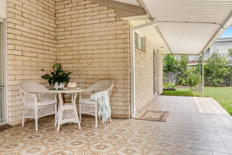 Seashells - Dog-Friendly Beach House Steps from Pippi Beach - Holiday Yamba - image 6