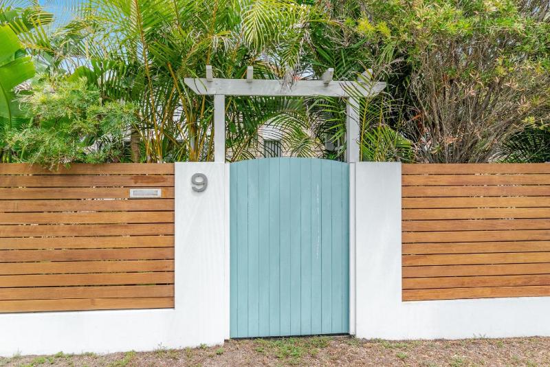 Seashells - Dog-Friendly Beach House Steps from Pippi Beach - Holiday Yamba - image 8