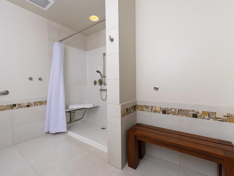 Queen Room with Two Queen Beds with Southern View - Disability Access image 3
