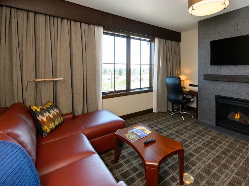 Junior Suite with Two Queen Beds with Southern View image 4