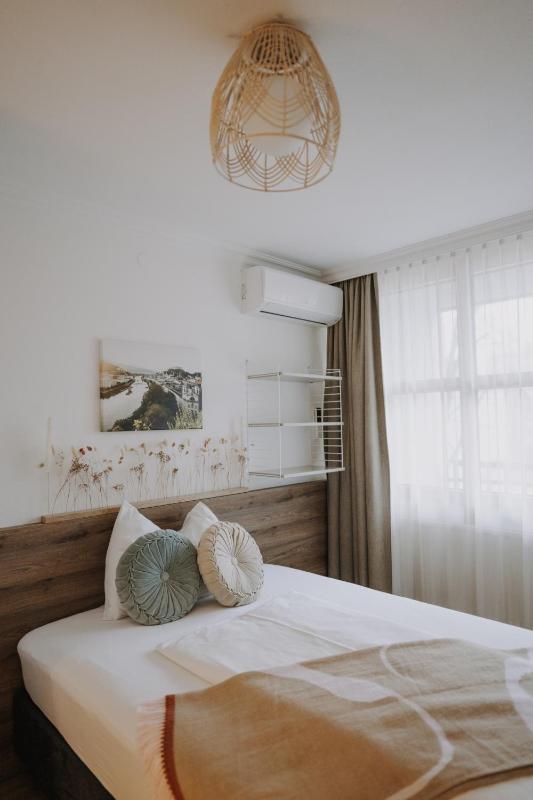 Single Room with Garden View image 3