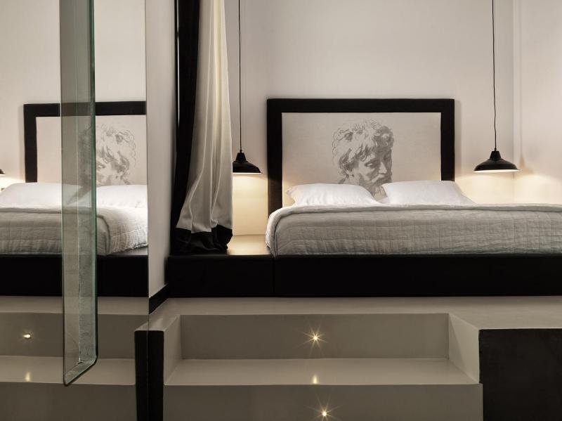 Deluxe Suite with Sharing Pool & Hot Tub image 1