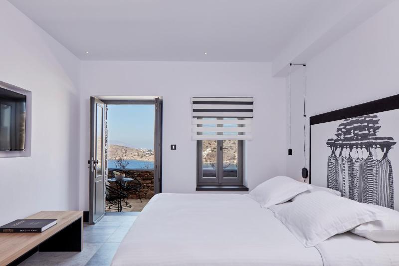 Superior Sea View Suite image 4