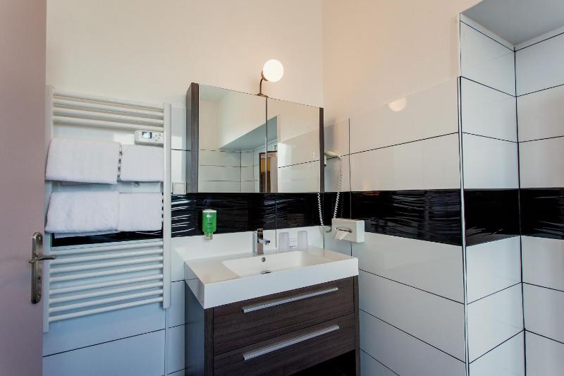Deluxe Room image 4