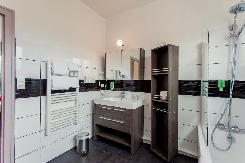 Deluxe Room image 2