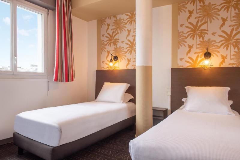 Twin Room image 1
