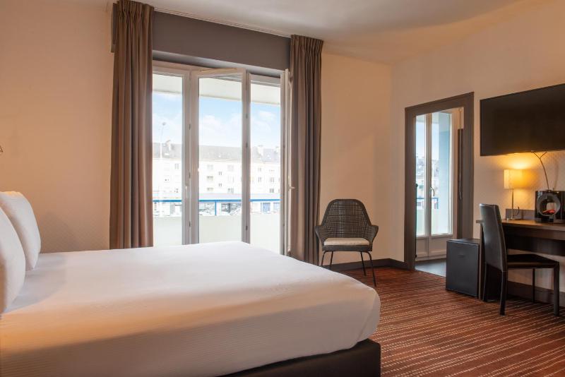 Deluxe Room image 1