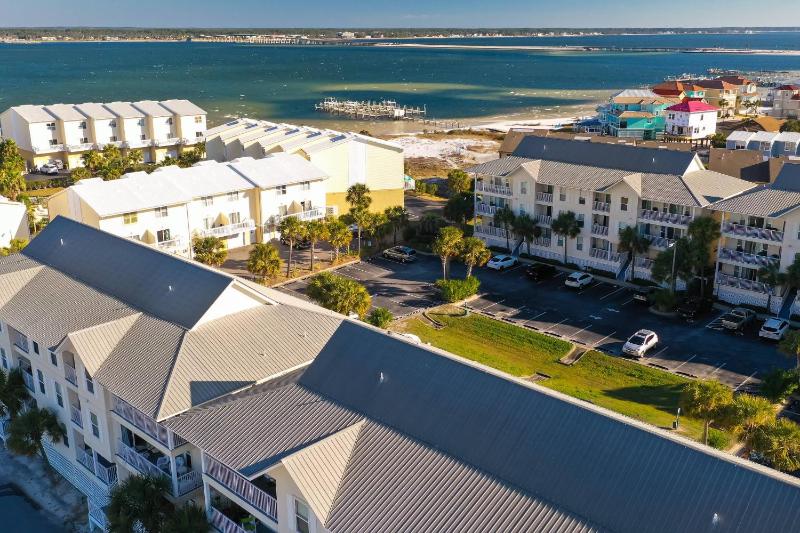 Gulf Island Condos Unit 631 - image 6