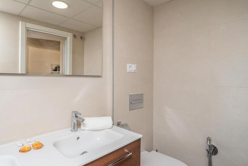 Central couples getaway by Costarentals - Ref 155 - image 3