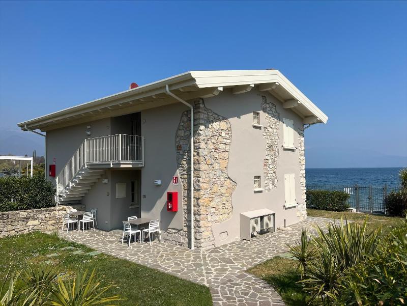 Studio with Lake View image 1