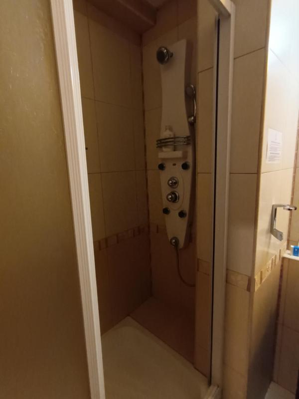 Single Room image 3