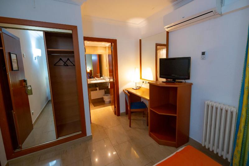 Economy Double or Twin Room (No View) image 3