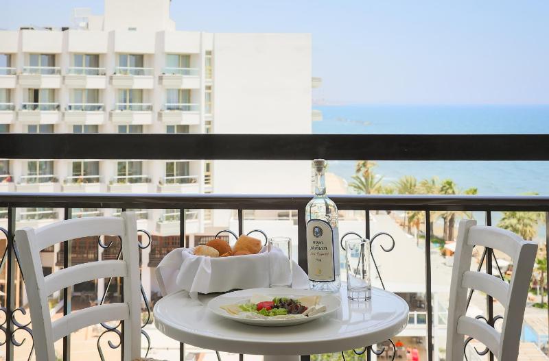 Executive Double or Twin Room with Sea View image 3