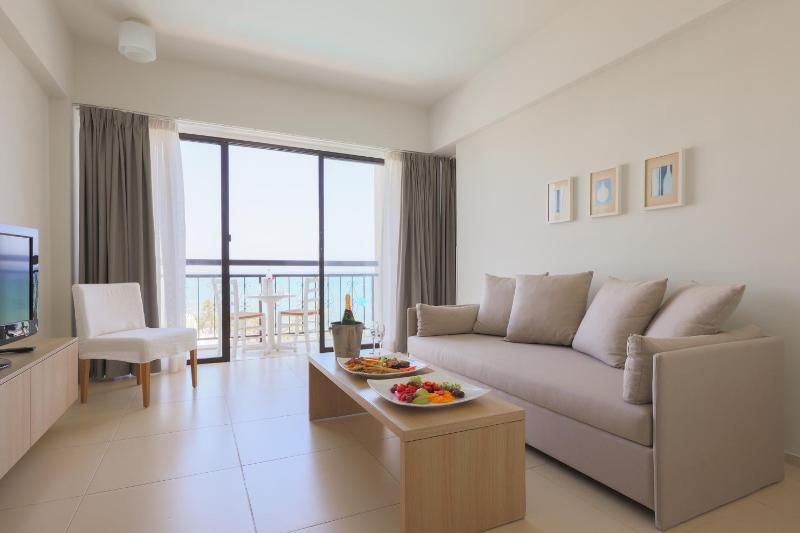 Executive Suite with Sea View image 3