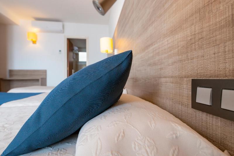 Triple Room with Sea View image 4