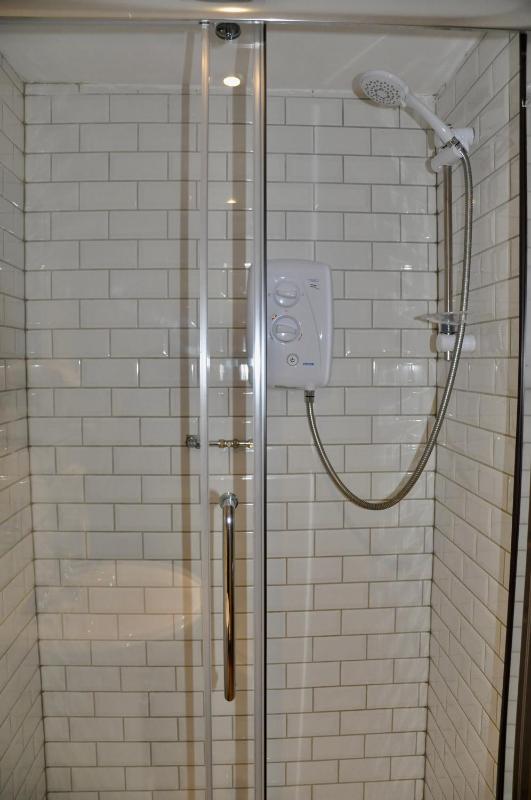 Standard Single Room with Shower image 2