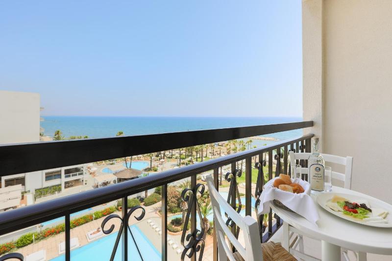 Executive Double or Twin Room with Sea View image 4