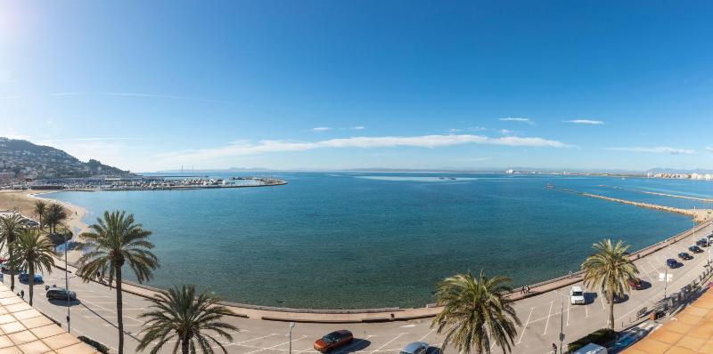 Double or Twin Room with Sea View image 3