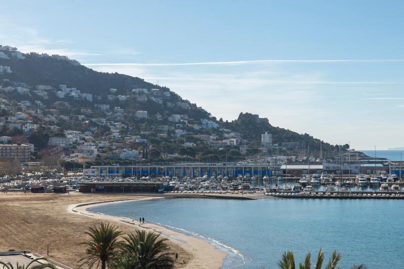 Double or Twin Room with Sea View image 2
