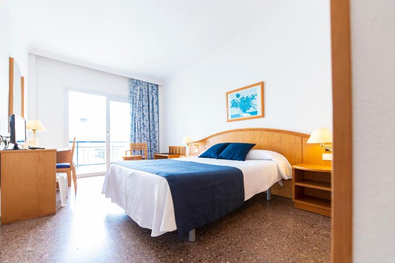 Double or Twin Room with Partial Sea View image 1
