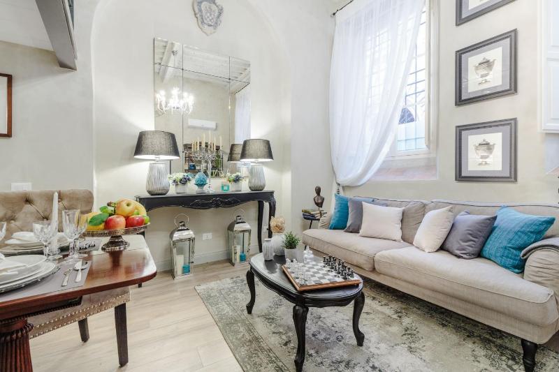 Paolo Guinigi Elegant Apartment Suite Masterful Interior inside the Walls of Lucca - image 11