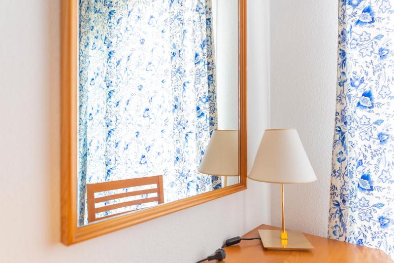 Twin Room image 3