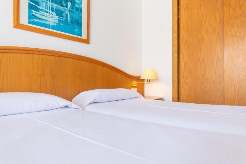 Double or Twin Room with Partial Sea View image 3