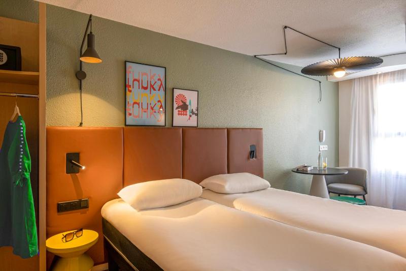 Double or Twin Room image 4