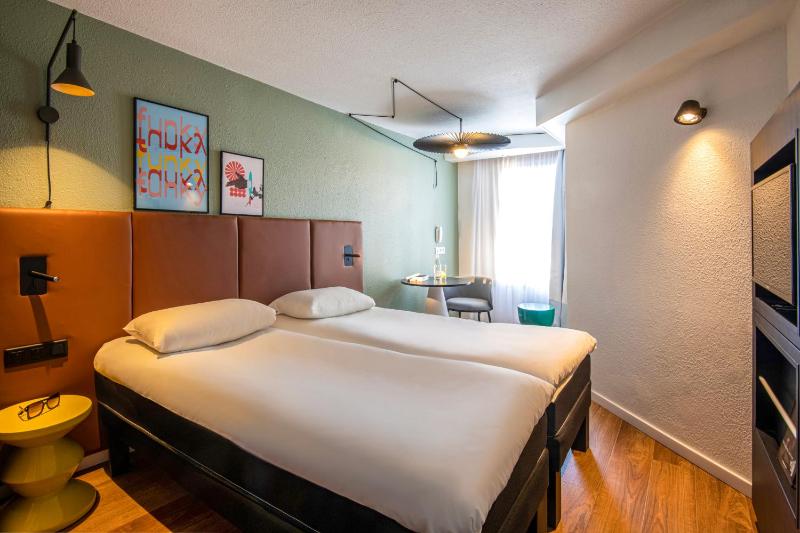 Two Double Rooms next to each other image 3